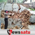 Hujan Deras, Penahan Tebing Longsor Di Desa Plakpak Pamekasan