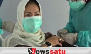 Walikota Batu Orang Pertama Yang Divaksin Covid-19