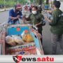 Kedelai Mahal, Wartawan Online Bagikan Tahu Gratis di Pamekasan