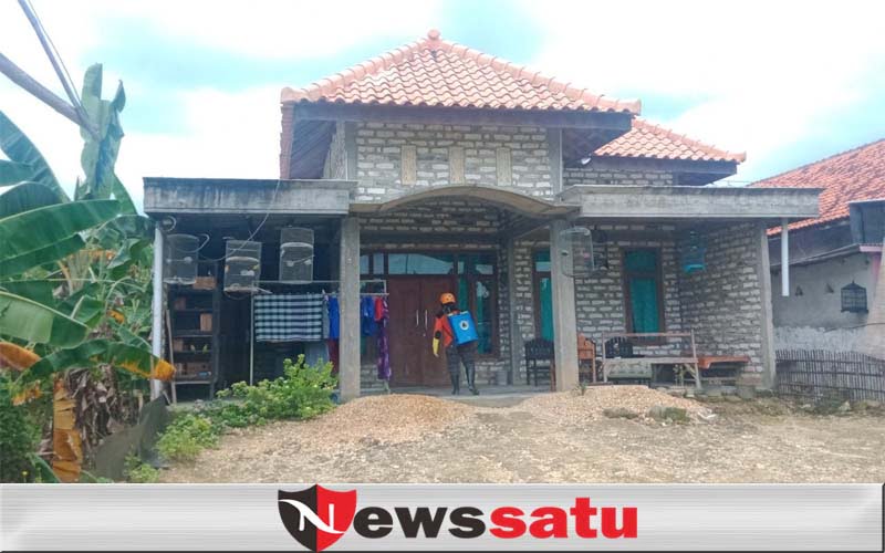 Putus Mata Rantai Pandemi, Pemdes Lemper Pamekasan Galakkan Desinfeksi Massal