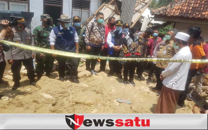 Dandim dan Mensos RI Datangi Longsor Ponpes An-Nidhomiyah Pamekasan