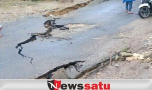 Akses Jalan Kecamatan Di Sampang Amblas