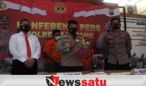 Lawan Kriminalitas, Kapolres Sampang Beri Penghargaan Kepada Anggotanya