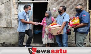 PWI Bondowoso Beri Bantuan Kepada Nenek Satriya