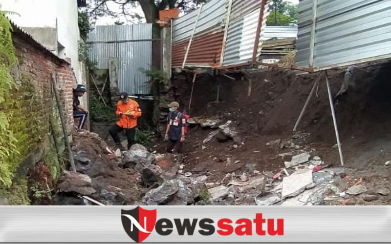 Diterjang Banjir, Plengsengan di Junrejo Ambrol Dan 2 Rumah Ambruk
