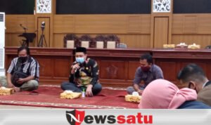 Ketua DPRD Kota Probolinggo Gelar HPN Bersama Wartawan Dengan Bagikan Masker