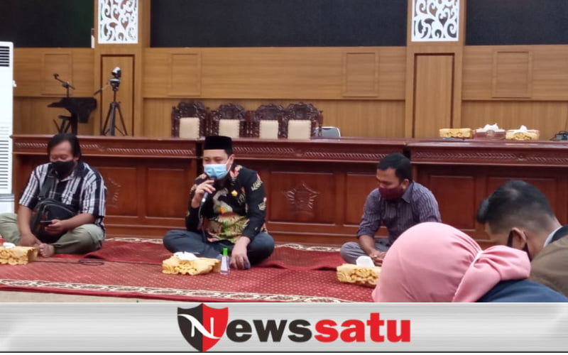 Ketua DPRD Kota Probolinggo Gelar HPN Bersama Wartawan Dengan Bagikan Masker