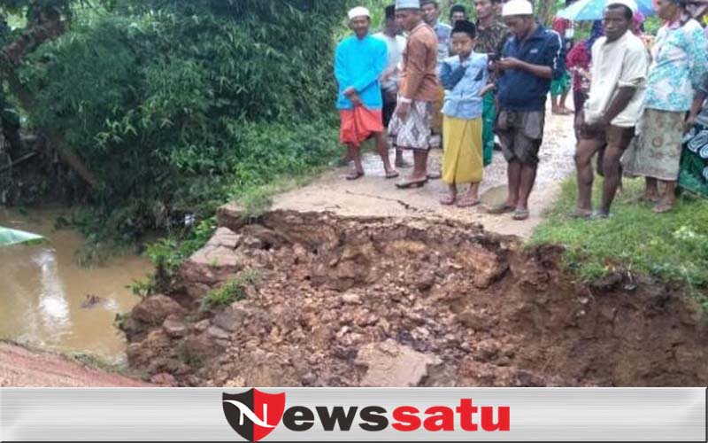 Jembatan di Palengaan Laok Pamekasan Ambrol