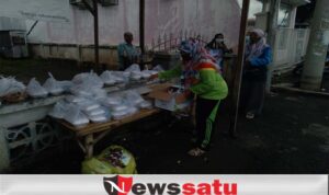 Pengendara Di Kota Probolinggo Dapat Nasi Kotak Gratis