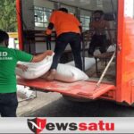 Relawan Bantu 1 Ton Pakan Ternak Korban Banjir Jombang