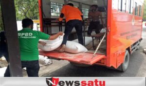 Relawan Bantu 1 Ton Pakan Ternak Korban Banjir Jombang