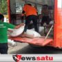 Relawan Bantu 1 Ton Pakan Ternak Korban Banjir Jombang