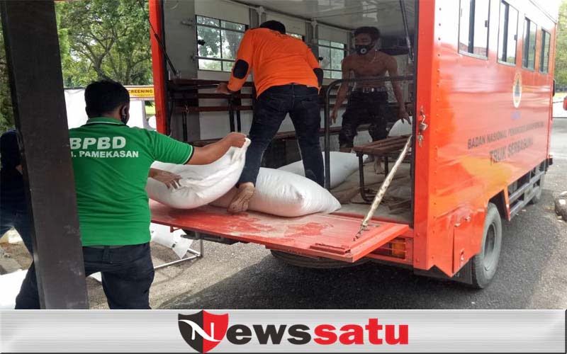 Relawan Bantu 1 Ton Pakan Ternak Korban Banjir Jombang