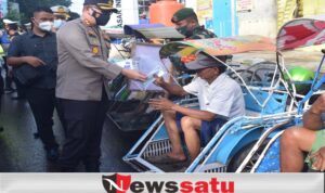 TNI Polri Di Bondowoso Bagikan Ribuan Masker