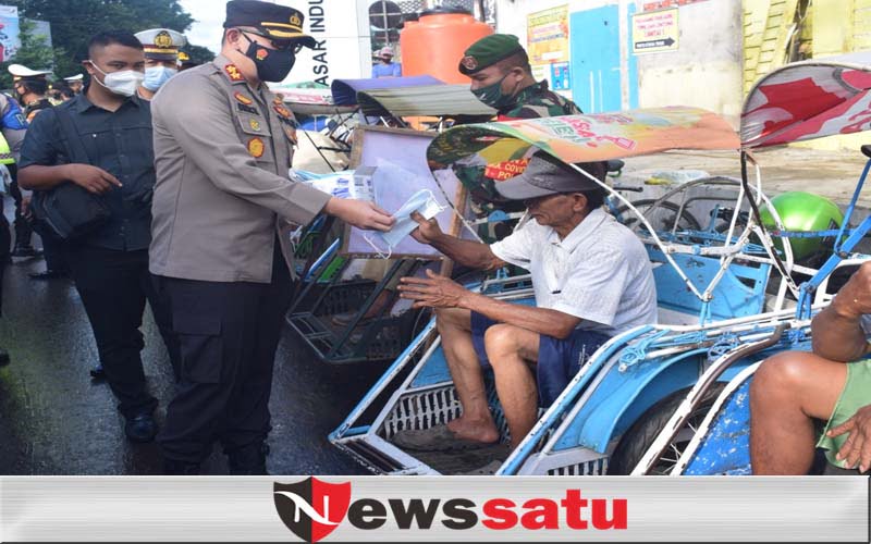 TNI Polri Di Bondowoso Bagikan Ribuan Masker