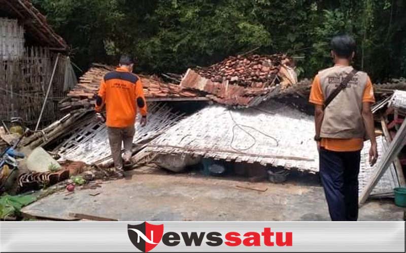 Angin Kencang Robohkan Rumah di Pamekasan