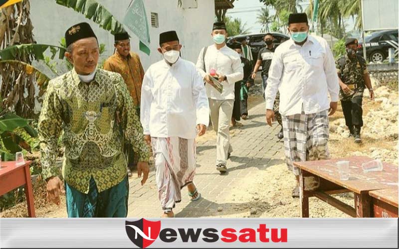 Cerita Bupati Sumenep Tidak Bisa Lepas Dari Sandal Jepitnya