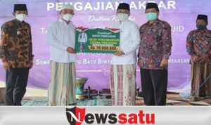 Dukung Pembangunan Spiritual Pantura, Bupati Pamekasan Sebar Bantuan