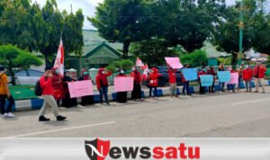 Tolak Fosfat, Mahasiswa Di Sumenep Demo Kantor DPRD