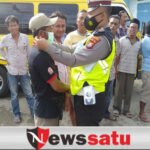 Peduli Pandemi, Polisi Sisihkan Gaji Untuk Bagikan Masker Gratis di Sampang