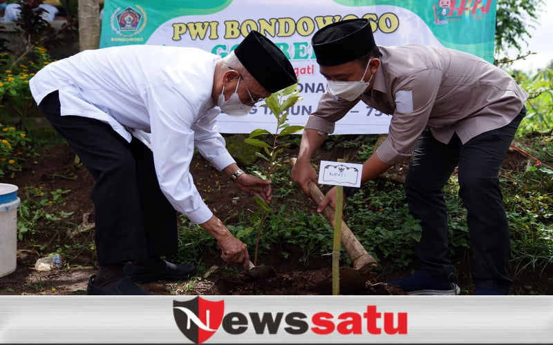 PWI Bondowoso Bersama Bupati Salwa Tanam 1000 Pohon