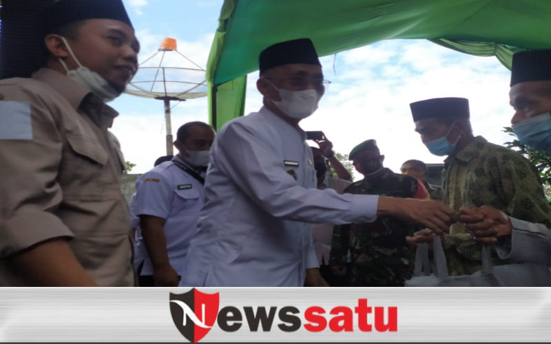 PWI Bersama Bupati Bondowoso Bagi Sembako
