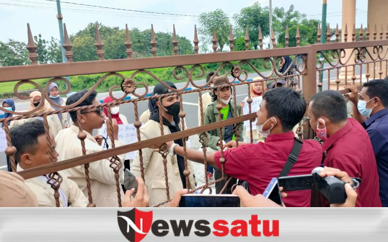 Mahasiswa STKIP PGRI Sumenep Demo Tuntut Tranparansi Anggaran PPL