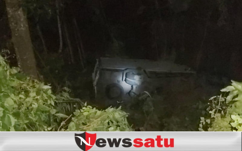 Mobil Box Sosis Nyungsep Ke Jurang Di Pamekasan