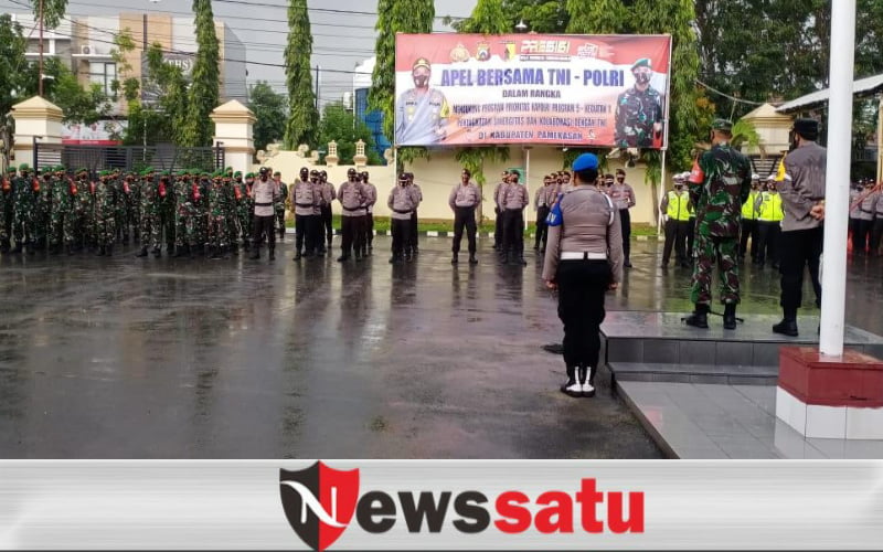 Kuatkan Sinergitas Pamekasan, TNI-Polri Gelar Apel Besar di Bawah Hujan