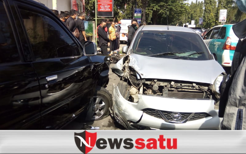Laka Beruntun Di Depan Kantor Disbudpar Kota Probolinggo
