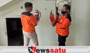 Jelang Ramadhan, FRPB Pamekasan Perbarui APAR di Masjid Agung As Syuhada