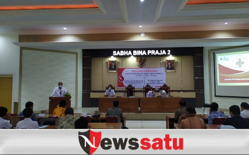 Pj Sekda Bondowoso Apresiasi Pendonor Darah Hingga Seratus Kali
