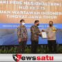Kapolda Jatim Menerima PWI Jatim Award Kategori 'Special Award' Covid 19