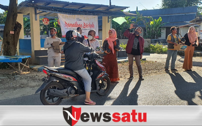 SMSI Sumenep Bersama Sari Roti Bagi-bagi Takjil