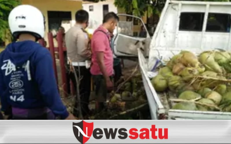 Pick Up Seruduk Mako Brimob di Pamekasan