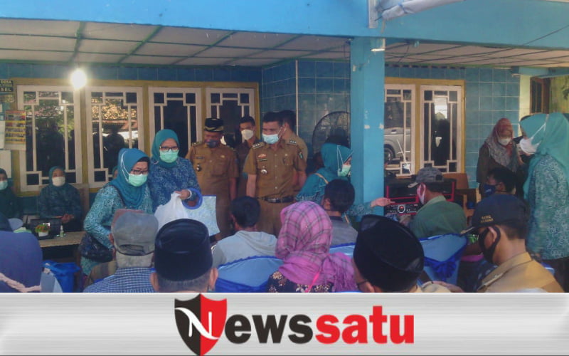 Ketua TP PKK Kabupaten OKI Berikan Bantuan Untuk Para Korban Kebakaran