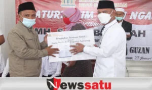 MH Said Abdullah Bagikan Puluhan Ribu Paket Sembako Di Madura