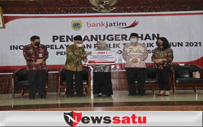 Bupati Bondowoso Berikan Penganugrahan Pelayanan Publik 2021