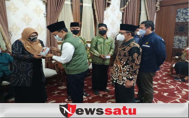 Dukung PJJ Di Pamekasan, Medco Donasi 200 Gawai