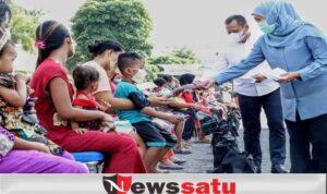 Ini Cara Gubernur Khofifah Indar Parawansa Berbagi Jelang Lebaran di Surabaya