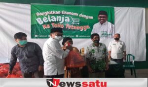 Ketua Komisi I DPRD Bondowoso Beri Bantuan Para Pedagang