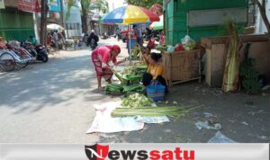 Pedagang Ketupat Bermunculan Di Pasar Tradisional Probolinggo