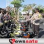 Peduli Petani, Kapolres Sampang Serahkan 14 Traktor Kepada Polsek