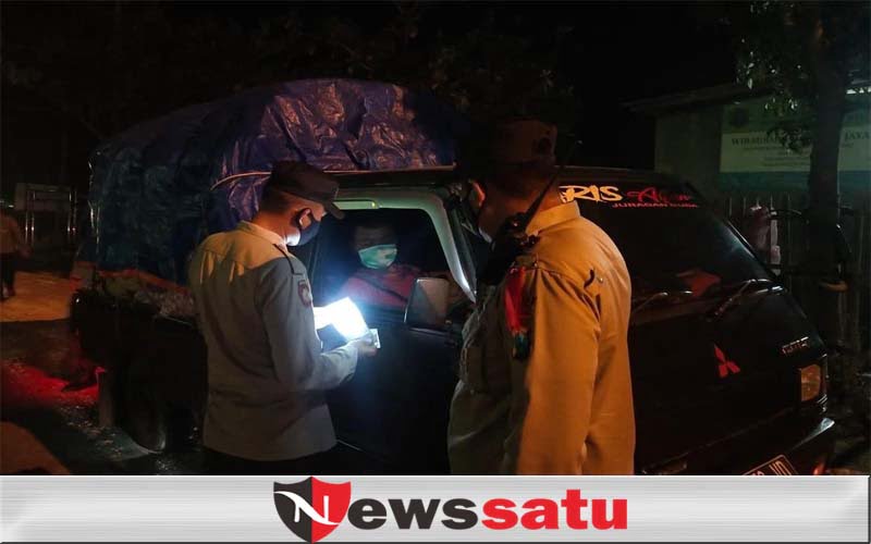 Petugas Gabungan Kuatkan Penyekatan Raya Ambat Tlanakan Pamekasan