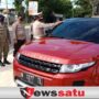 Polisi Penempelan Stiker Covid-19 Di Perbatasan Pamekasan