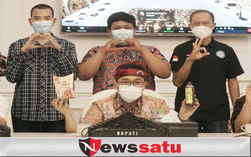 Sandiaga Uno, Bupati Baddrut Bisa Peragakan Batik Pamekasan di Event Kemenparekraf