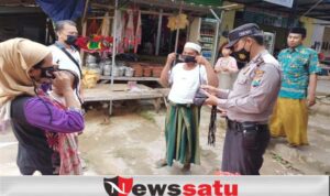 Upaya Disiplinkan Prokes, Polsek Sinergi Dengan Tomas Di Proppo Pamekasan