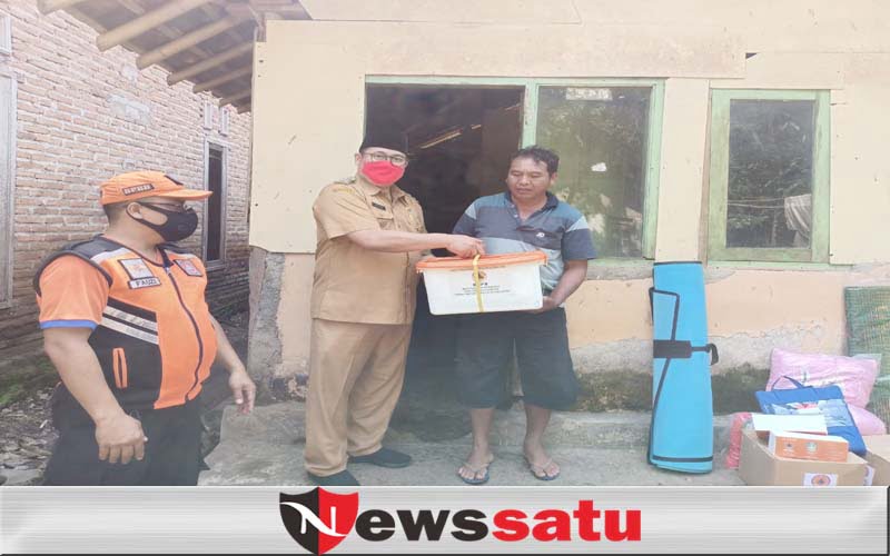 Wabup Bondowoso Santuni Warga Miskin