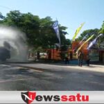 Water Canon Polres Pamekasan Semprotkan Desinfektan di Tempat Wisata dan Jalan Raya