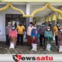 Berbagi Berkah dan Bersih-Bersih Masjid, Polisi di Pamekasan Berbhakti Untuk Umat